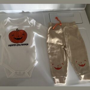 NWOT Halloween Onesie & Pants size 6-9 months